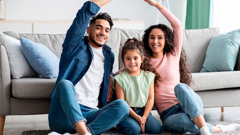 El regalo eterno: Cómo ayudar a papá a obtener su casa con el financiamiento adecuado